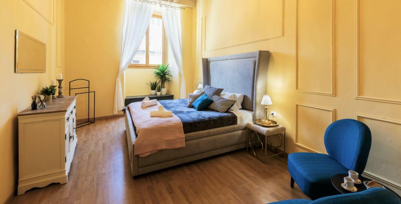 Historic Center Palace - Huge 4 Bedrooms Santa Croce Apartment - By LikehomeFlorens Exteriör bild