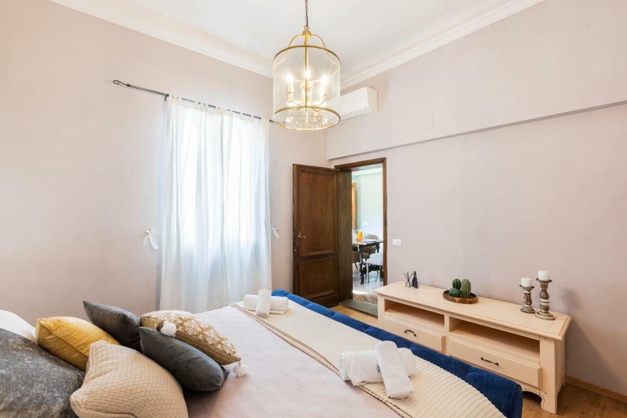 Historic Center Palace - Huge 4 Bedrooms Santa Croce Apartment - By LikehomeFlorens Exteriör bild