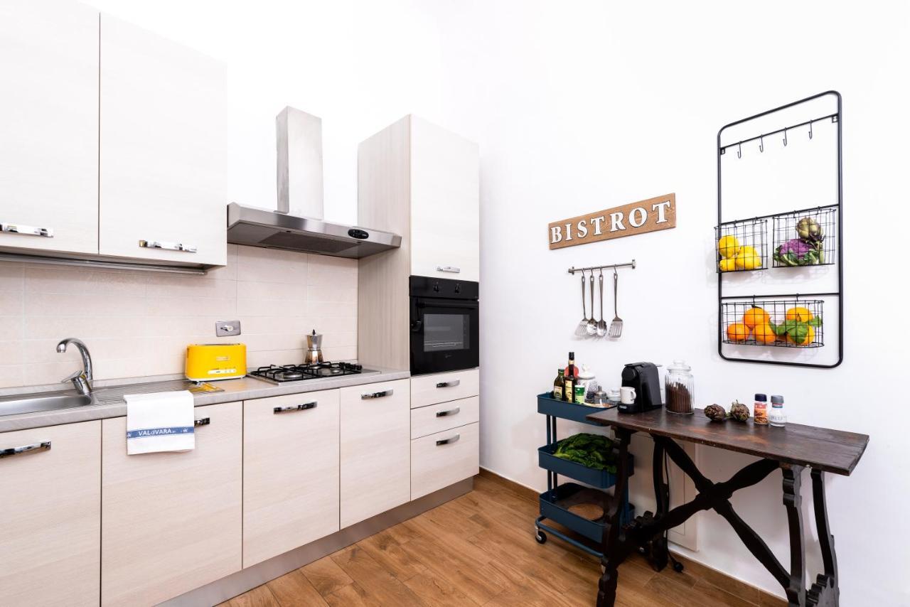 Historic Center Palace - Huge 4 Bedrooms Santa Croce Apartment - By LikehomeFlorens Exteriör bild
